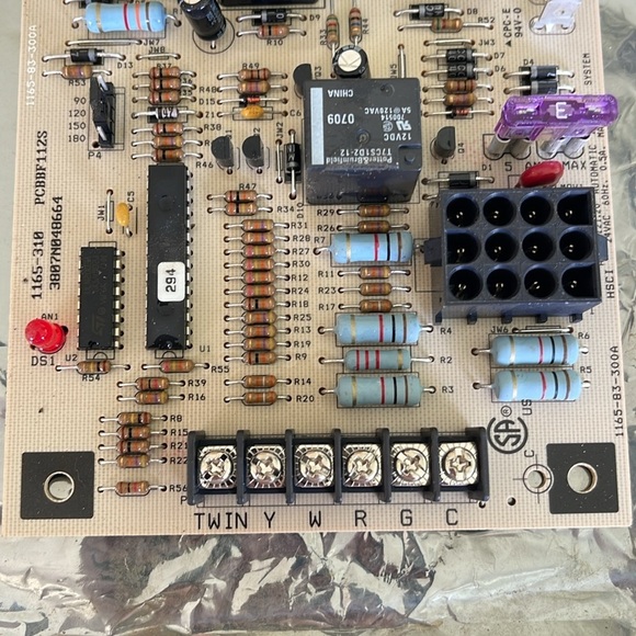 Goodman PCBBF112 Furnace Control Circuit Board 1165-83-300A - Picture 2 of 6